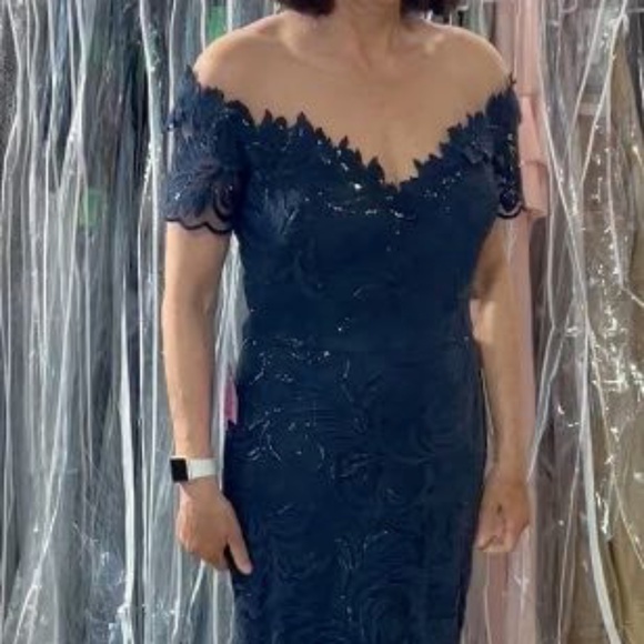 Nicole Bakti Blue Sleeveless Gown with Sweetheart Neckline - Picture 3 of 12